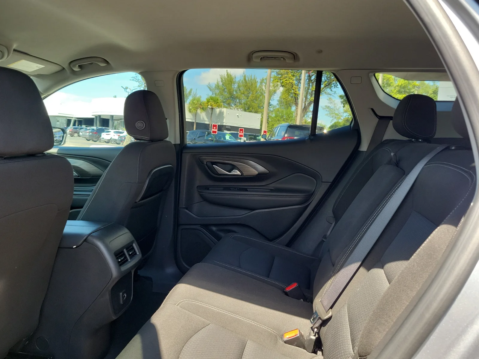 2024 GMC Terrain SLE photo 12