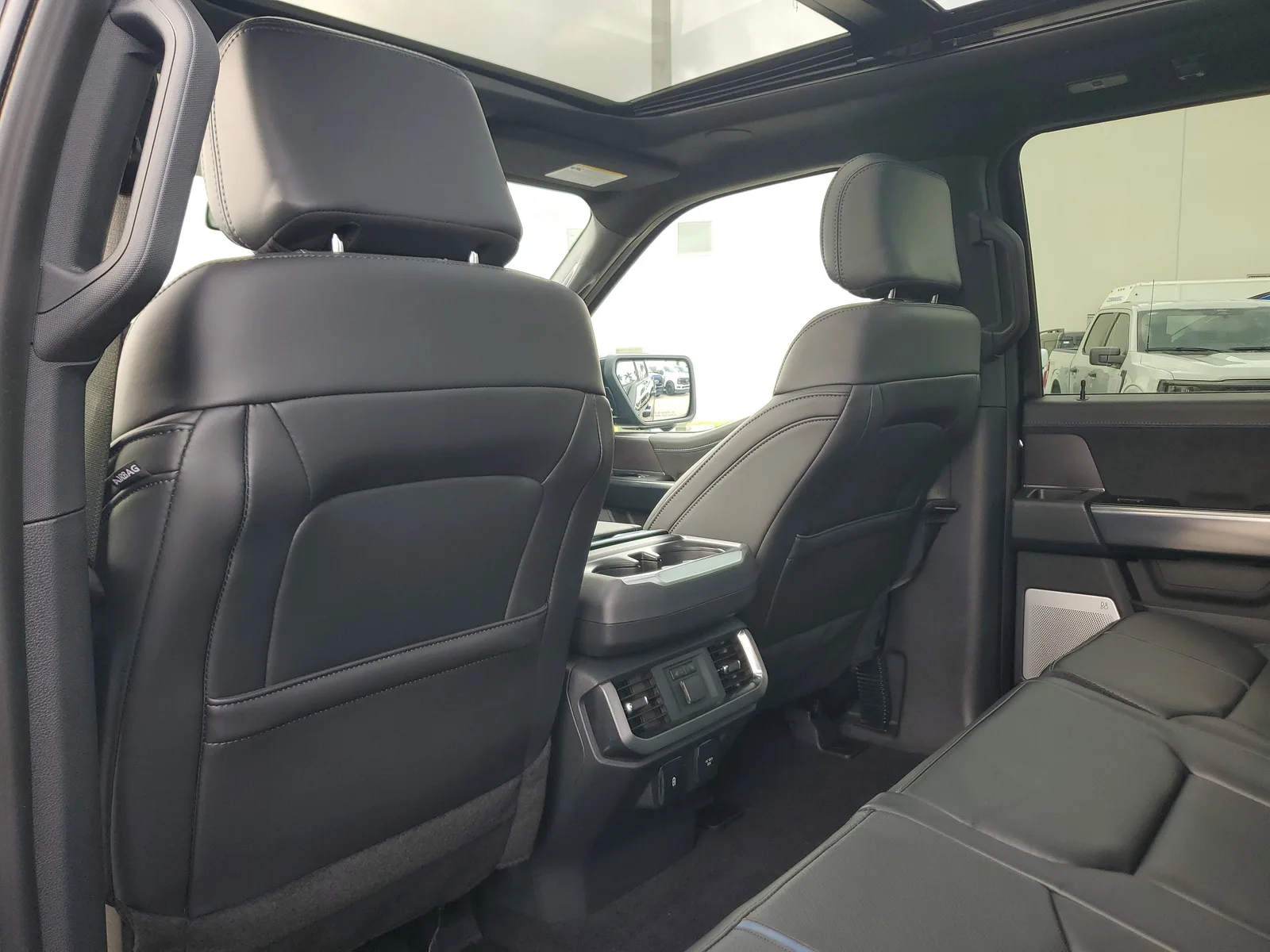 2025 Ford F-150 Platinum photo 14