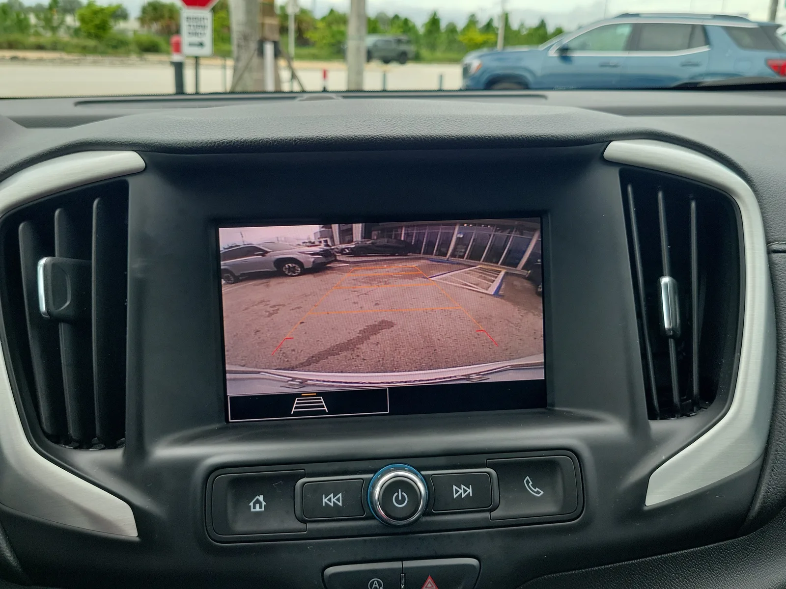 2024 GMC Terrain SLE photo 10