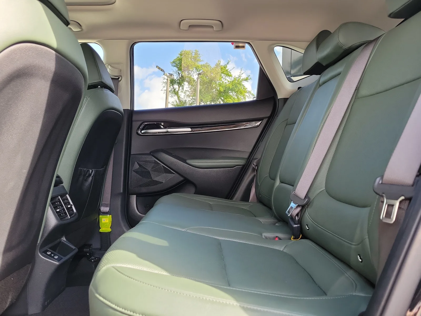 2025 Kia Seltos SX photo 26