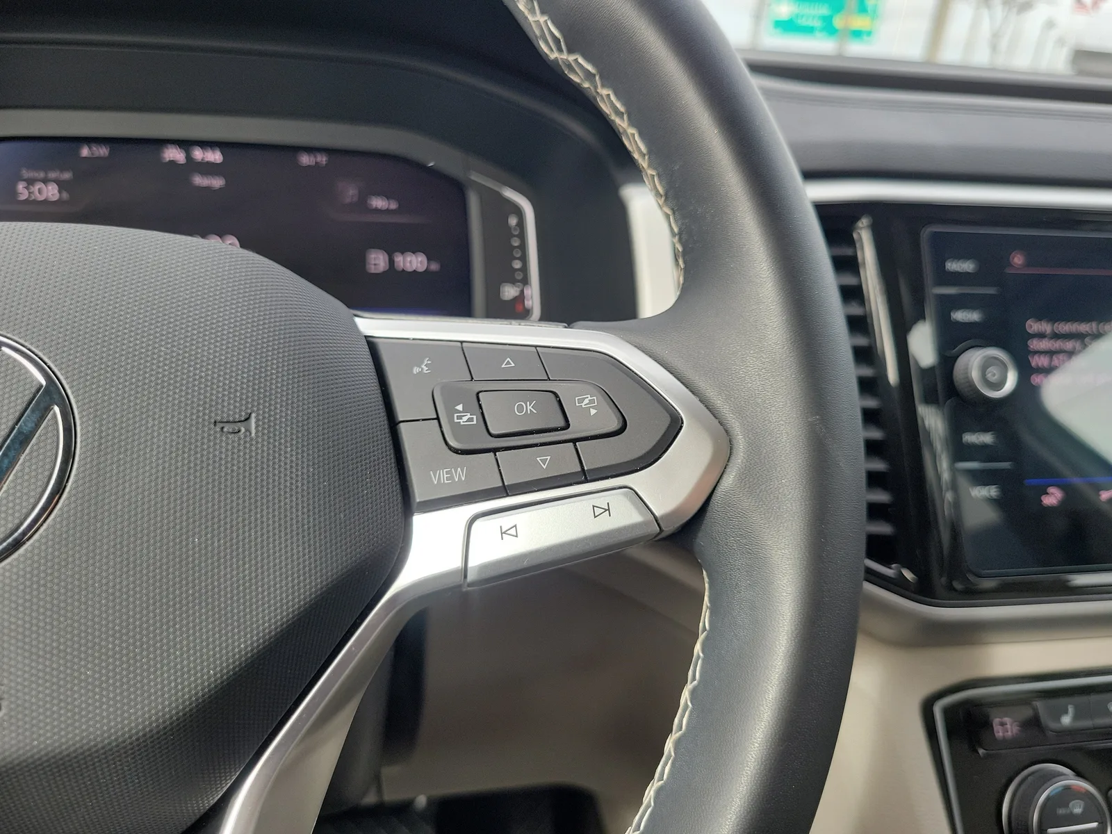 2022 Volkswagen Atlas 3.6L V6 SE w/Technology photo 21
