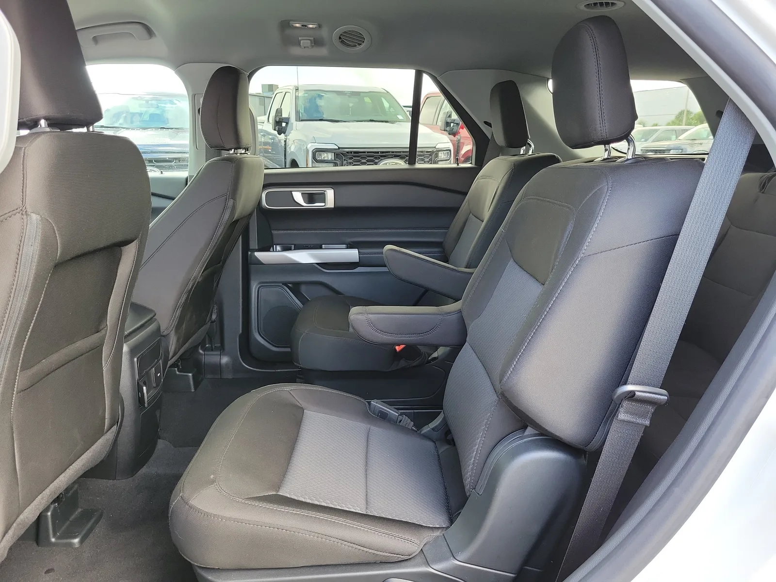 2024 Ford Explorer XLT photo 12