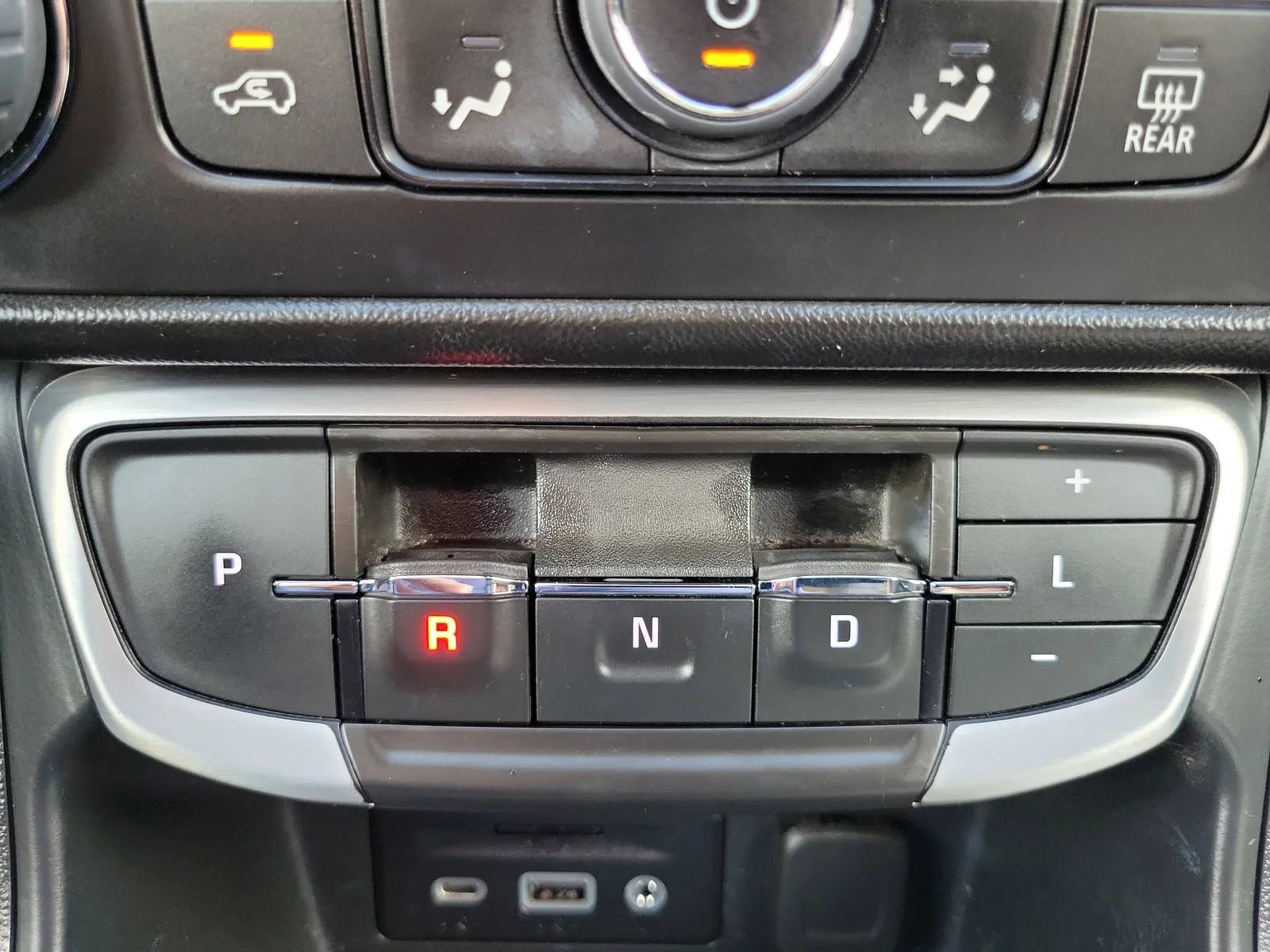 2023 GMC Terrain SLT photo 24