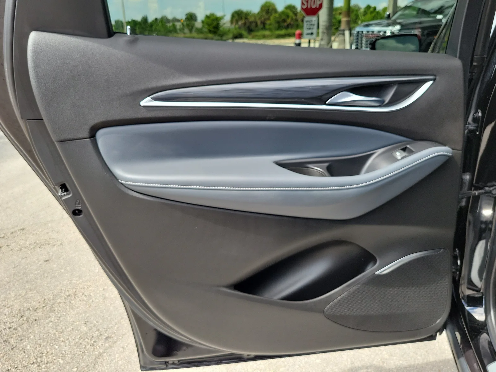 2022 Buick Enclave Essence photo 26