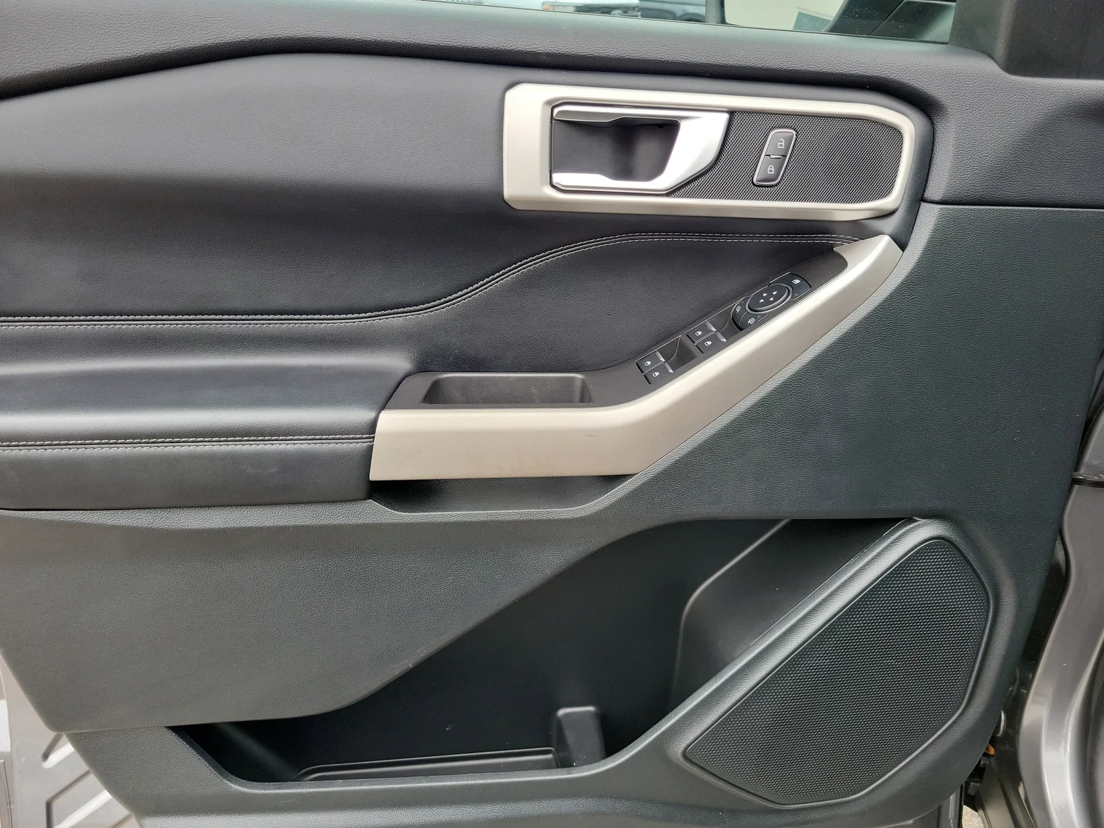 2024 Ford Explorer XLT photo 27