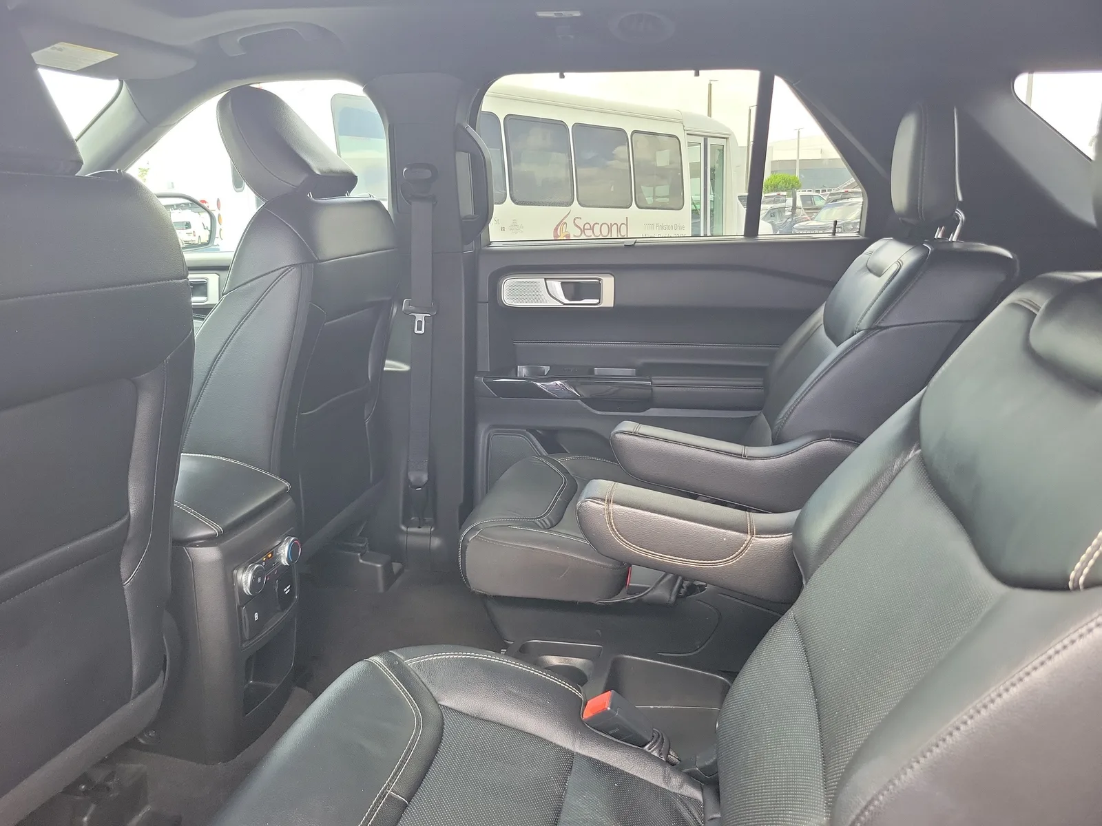 2021 Ford Explorer ST 4WD photo 13