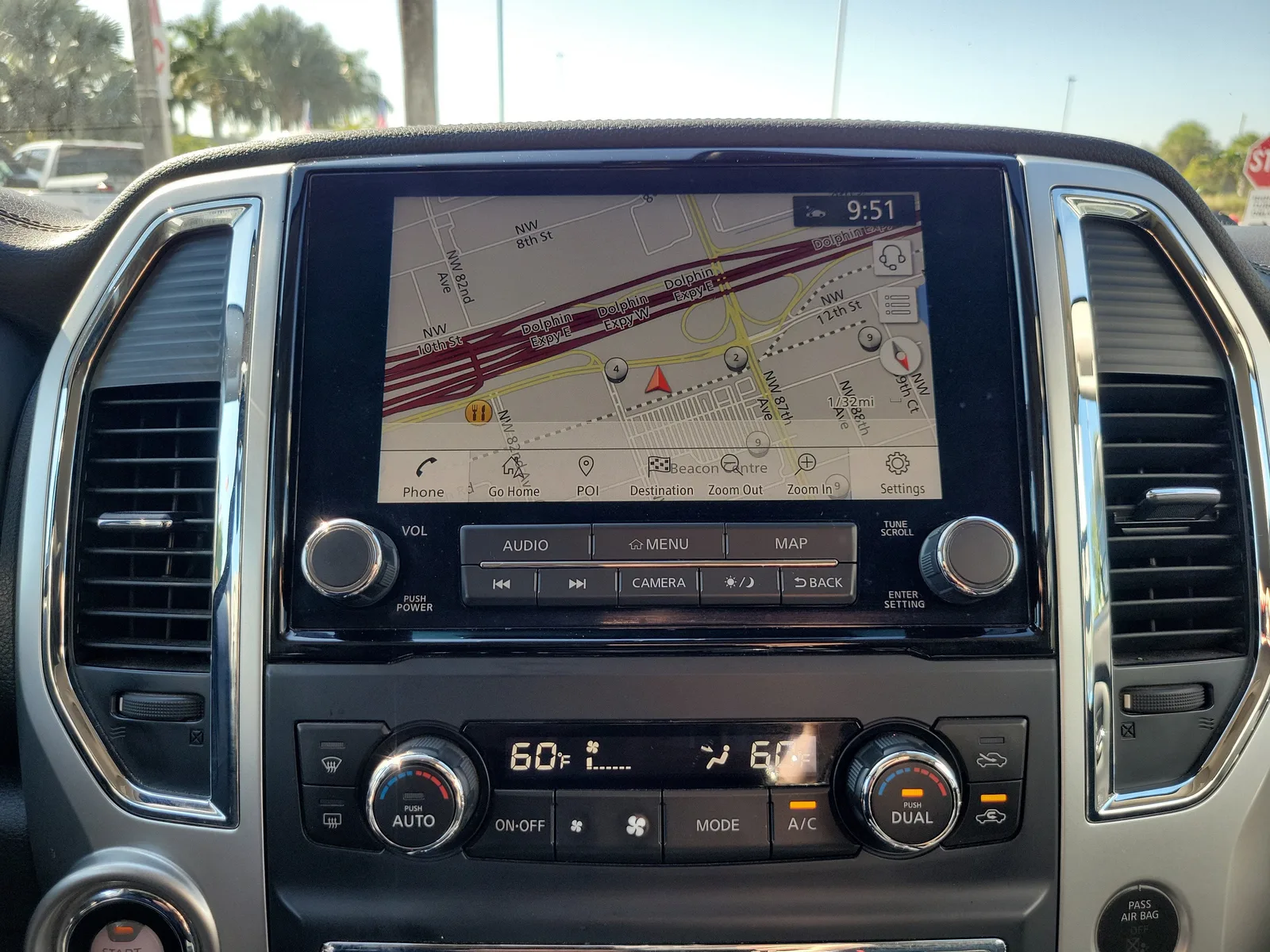 2020 Nissan Titan SL photo 10