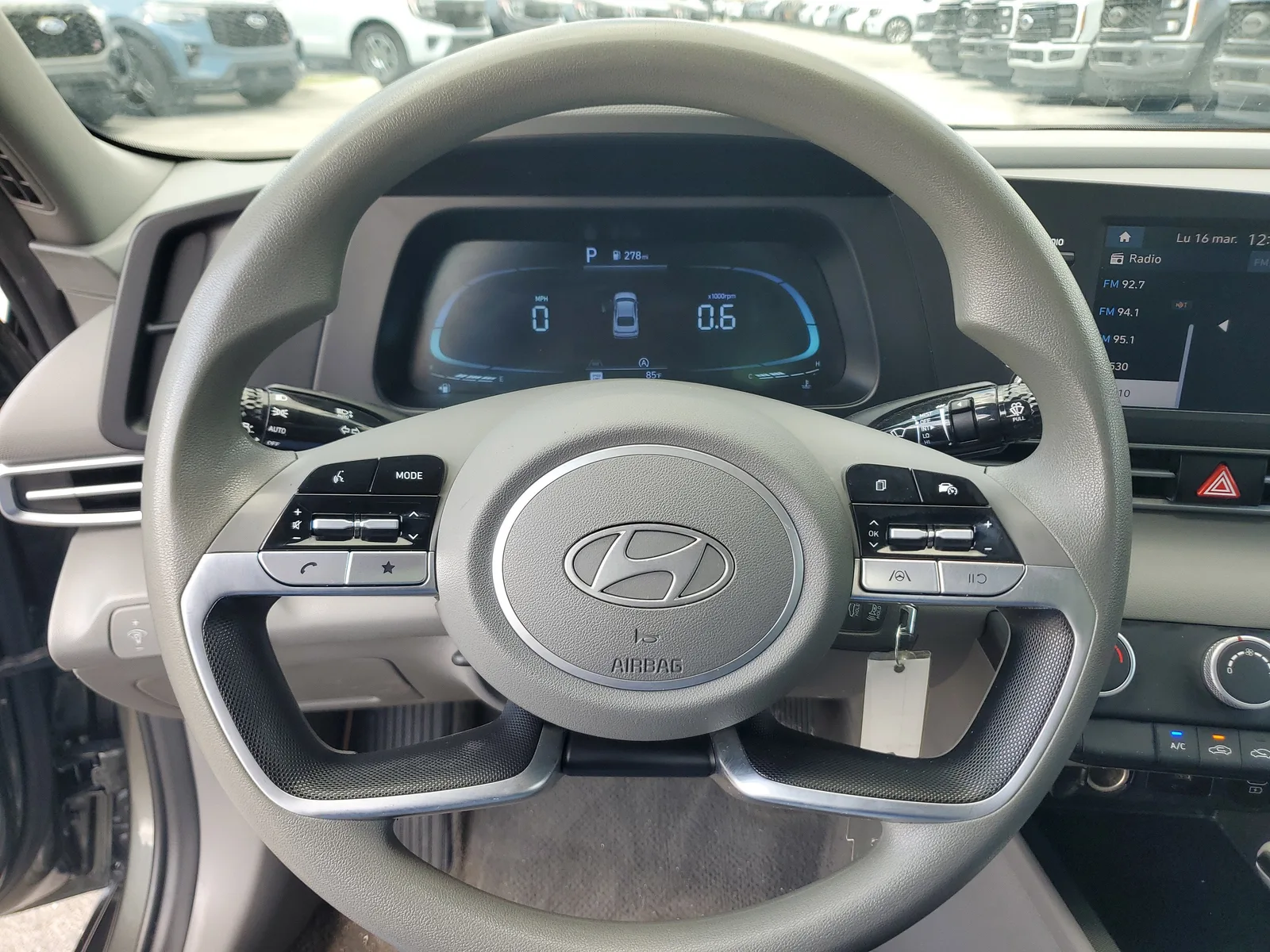 2024 Hyundai Elantra SE photo 18
