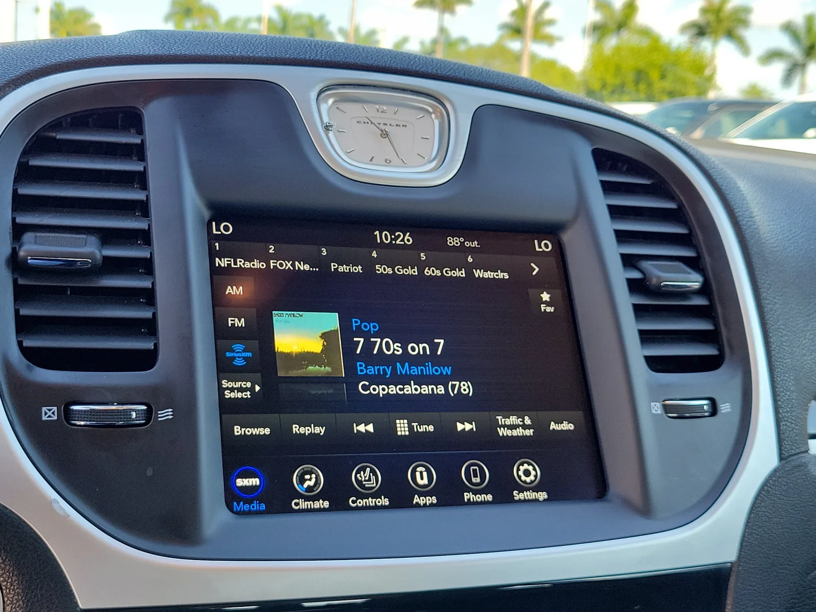 2023 Chrysler 300 Touring L photo 29