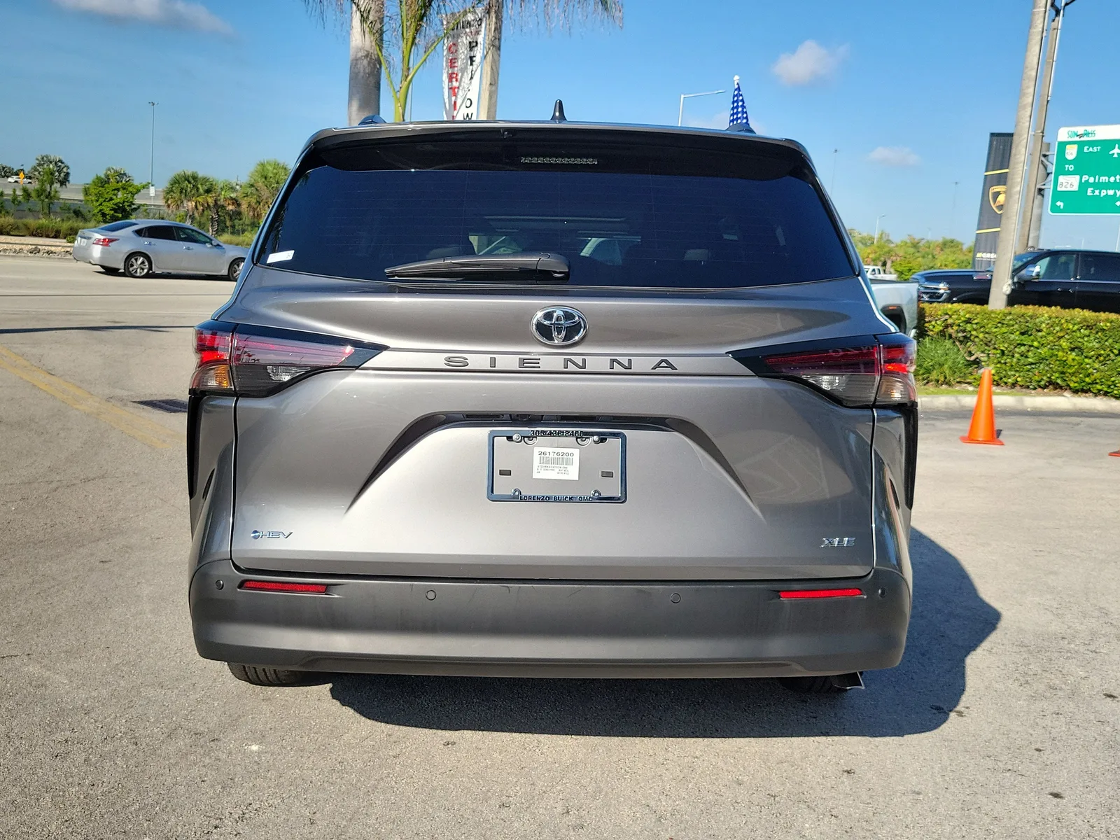 2026 Toyota Sienna XLE photo 6