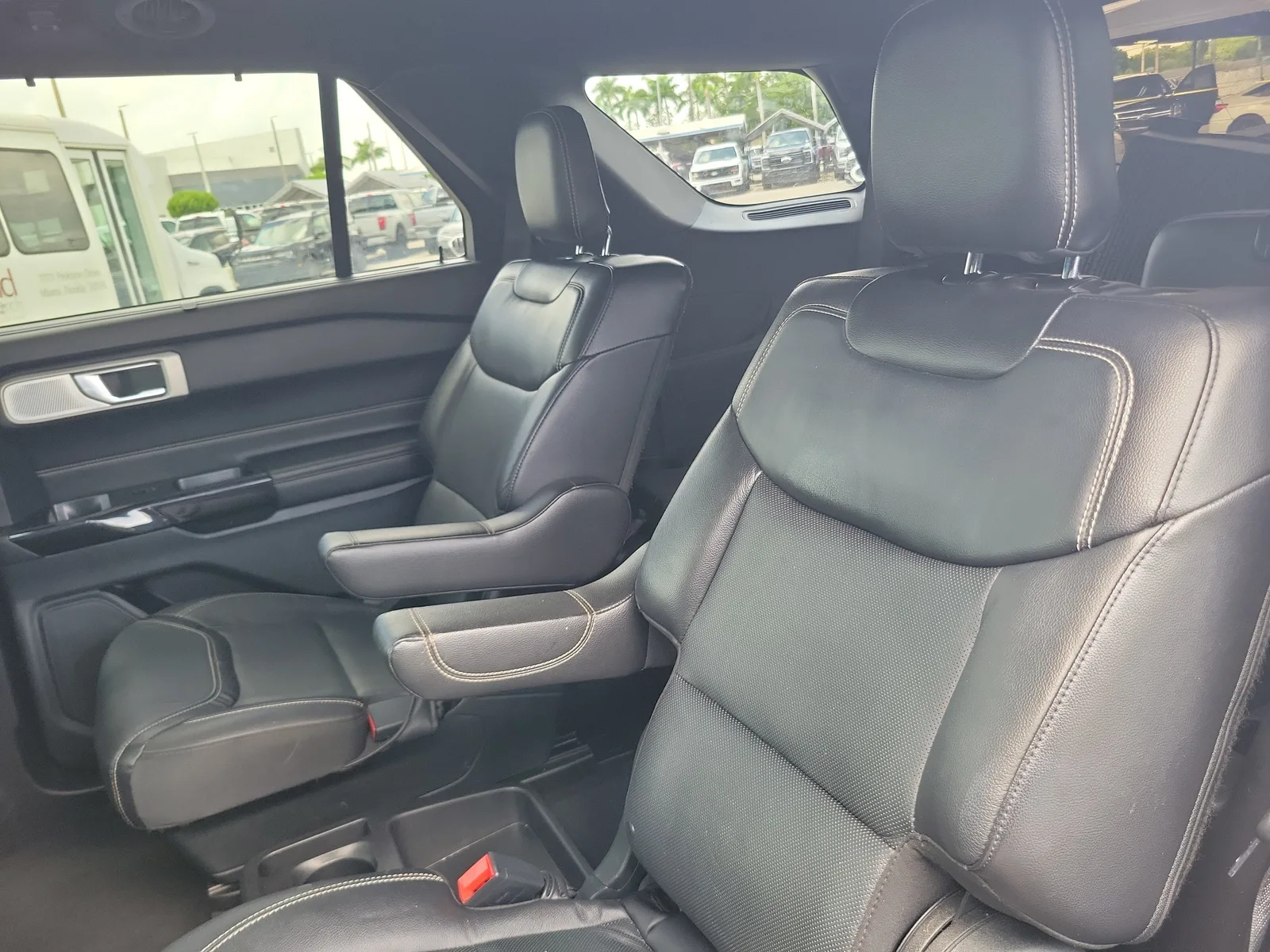 2021 Ford Explorer ST 4WD photo 14