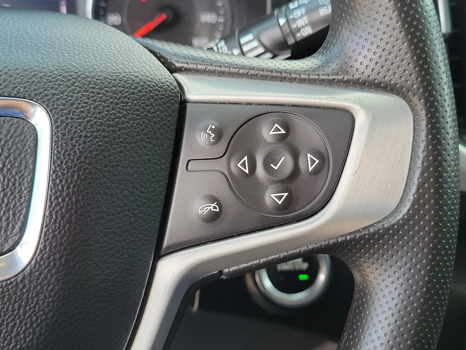 2023 GMC Terrain SLE photo 26