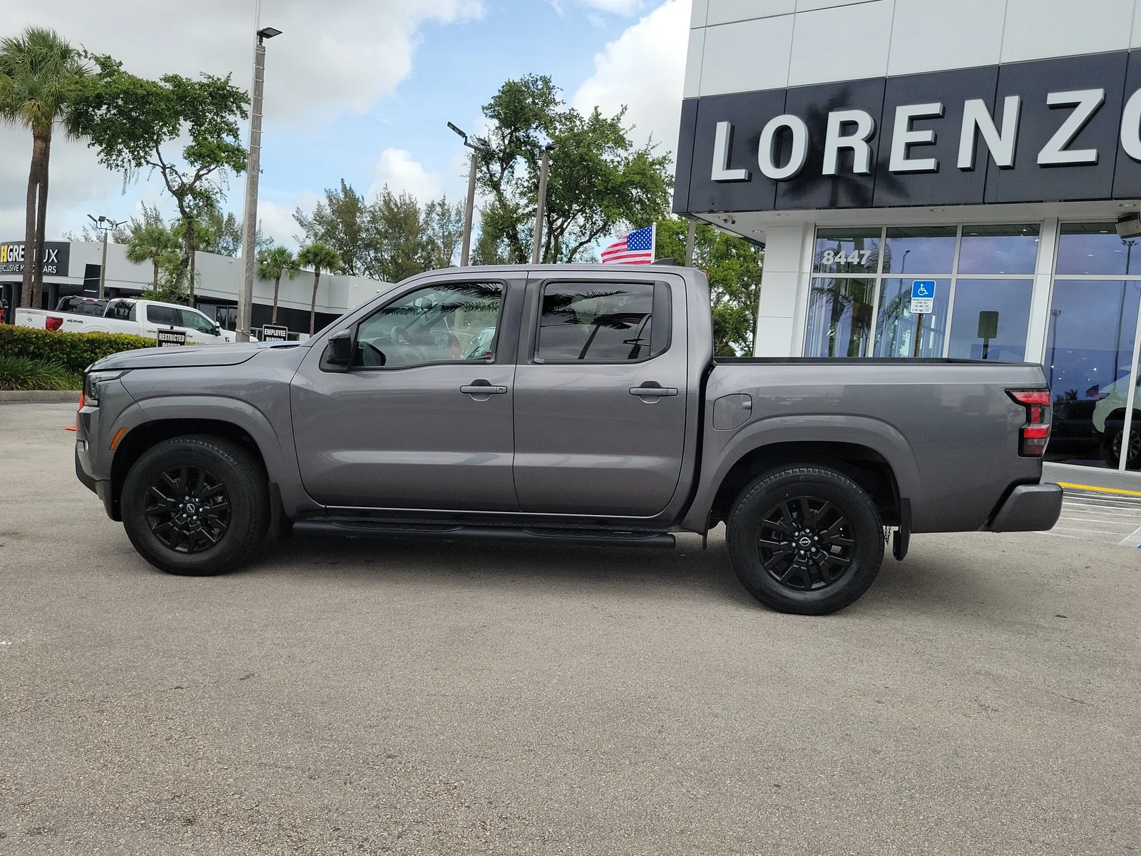 2023 Nissan Frontier SV photo 8