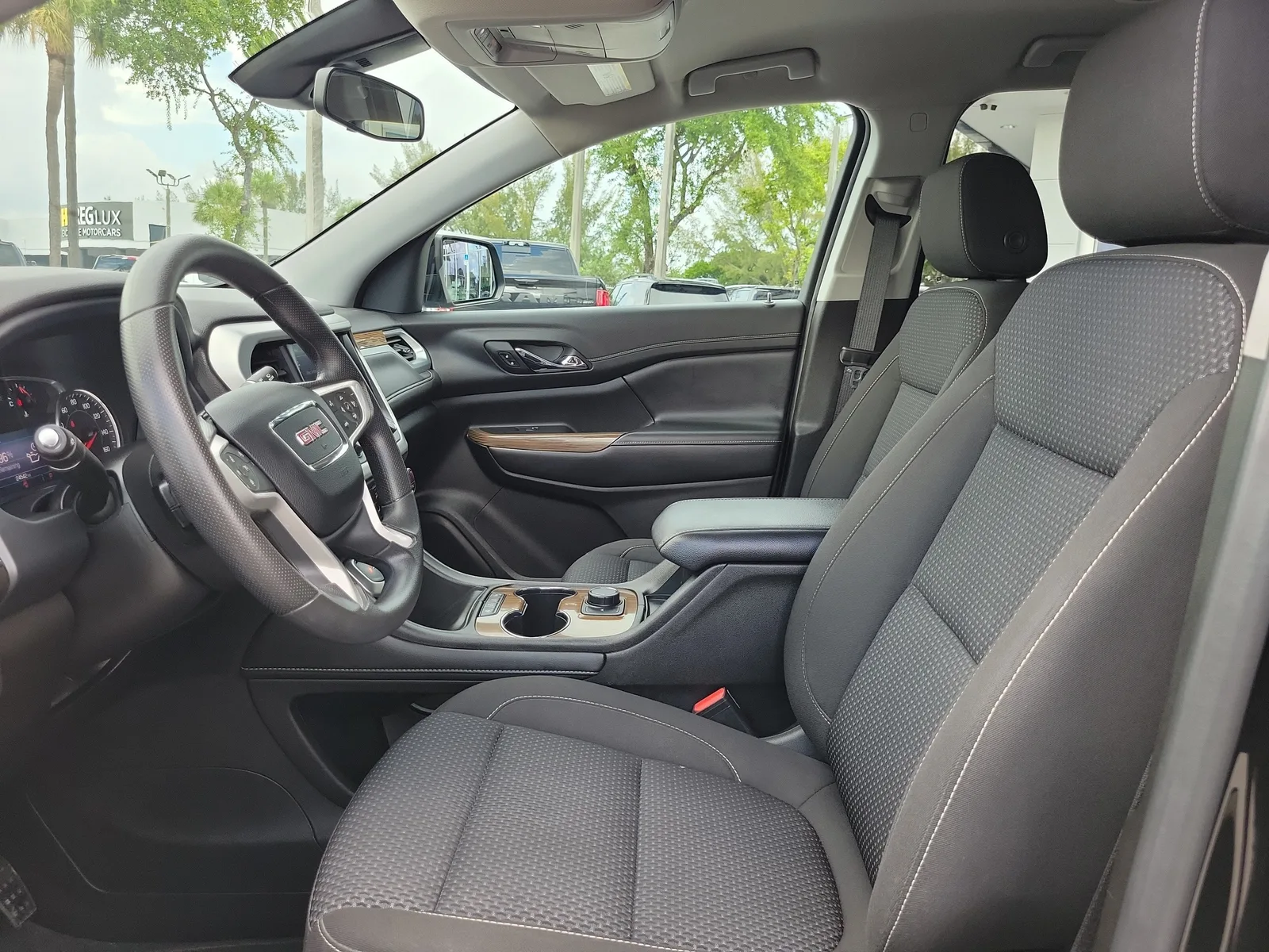 2023 GMC Acadia SLE photo 11