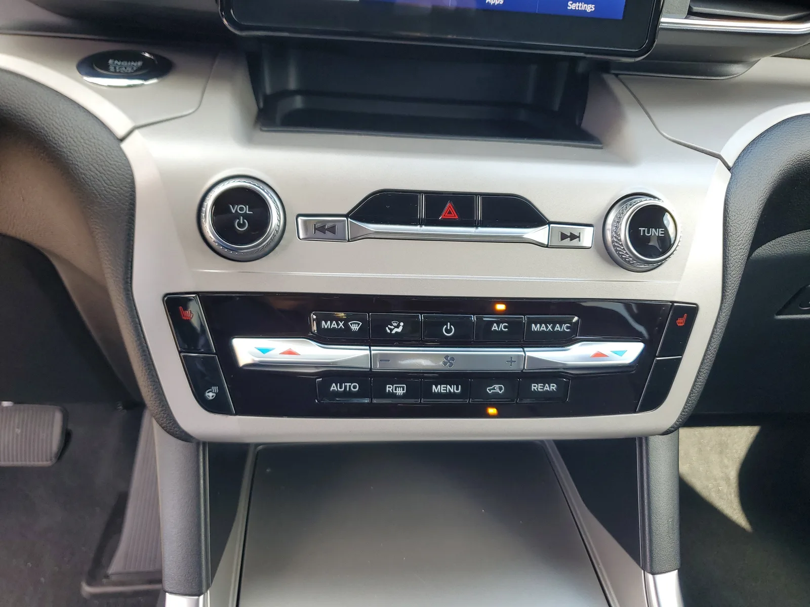 2023 Ford Explorer XLT photo 25