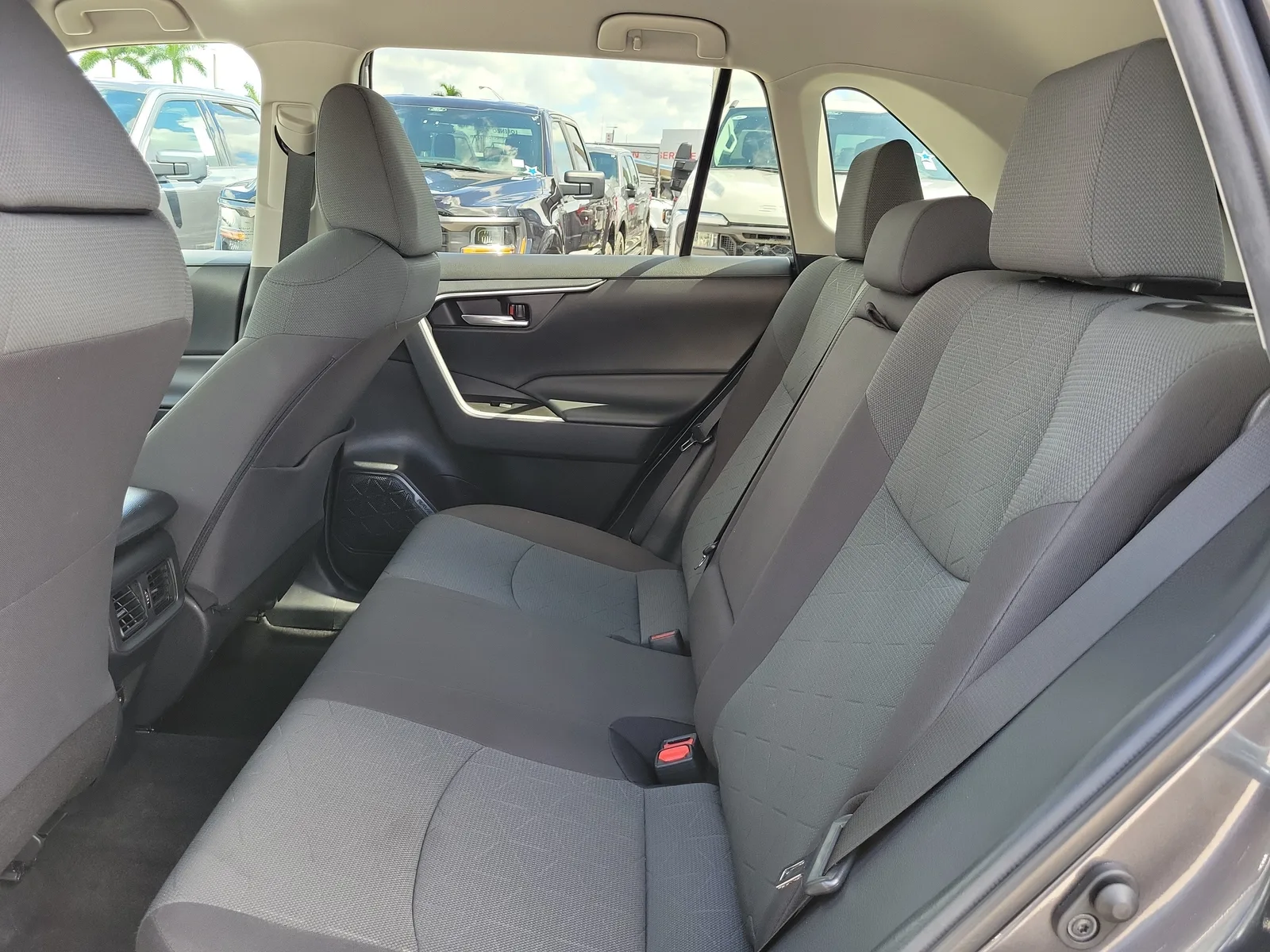 2023 Toyota RAV4 XLE photo 20