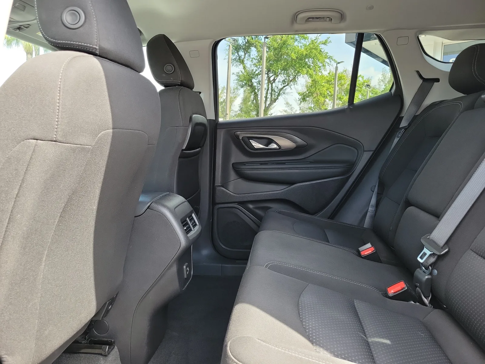 2024 GMC Terrain SLE photo 13