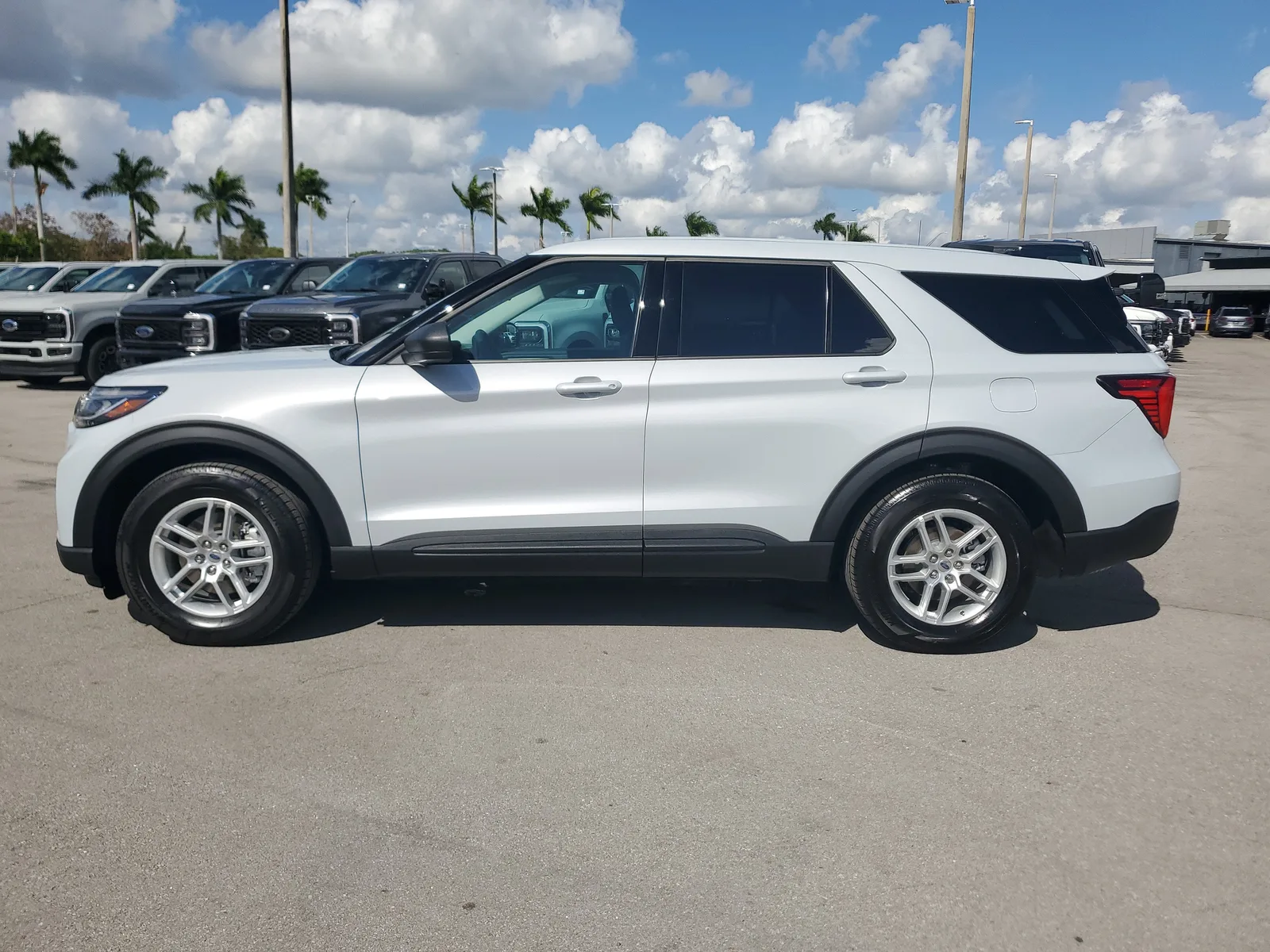 2026 Ford Explorer Active w/100A Pkg photo 8