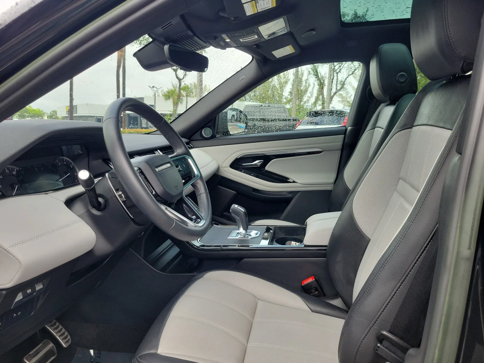 2023 Land Rover Range Rover Evoque R-Dynamic SE photo 12