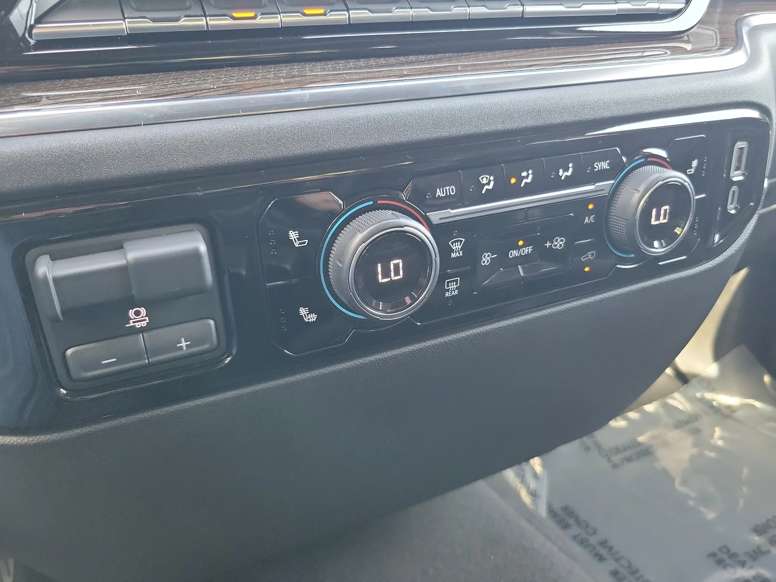 2024 Chevrolet Silverado 1500 RST photo 23