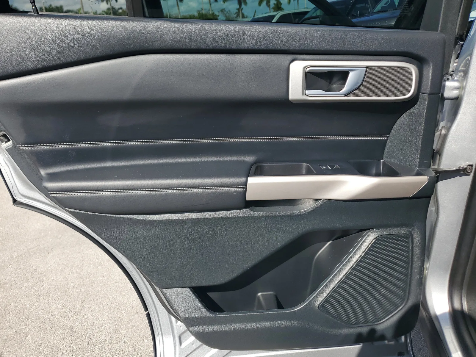 2023 Ford Explorer XLT photo 25