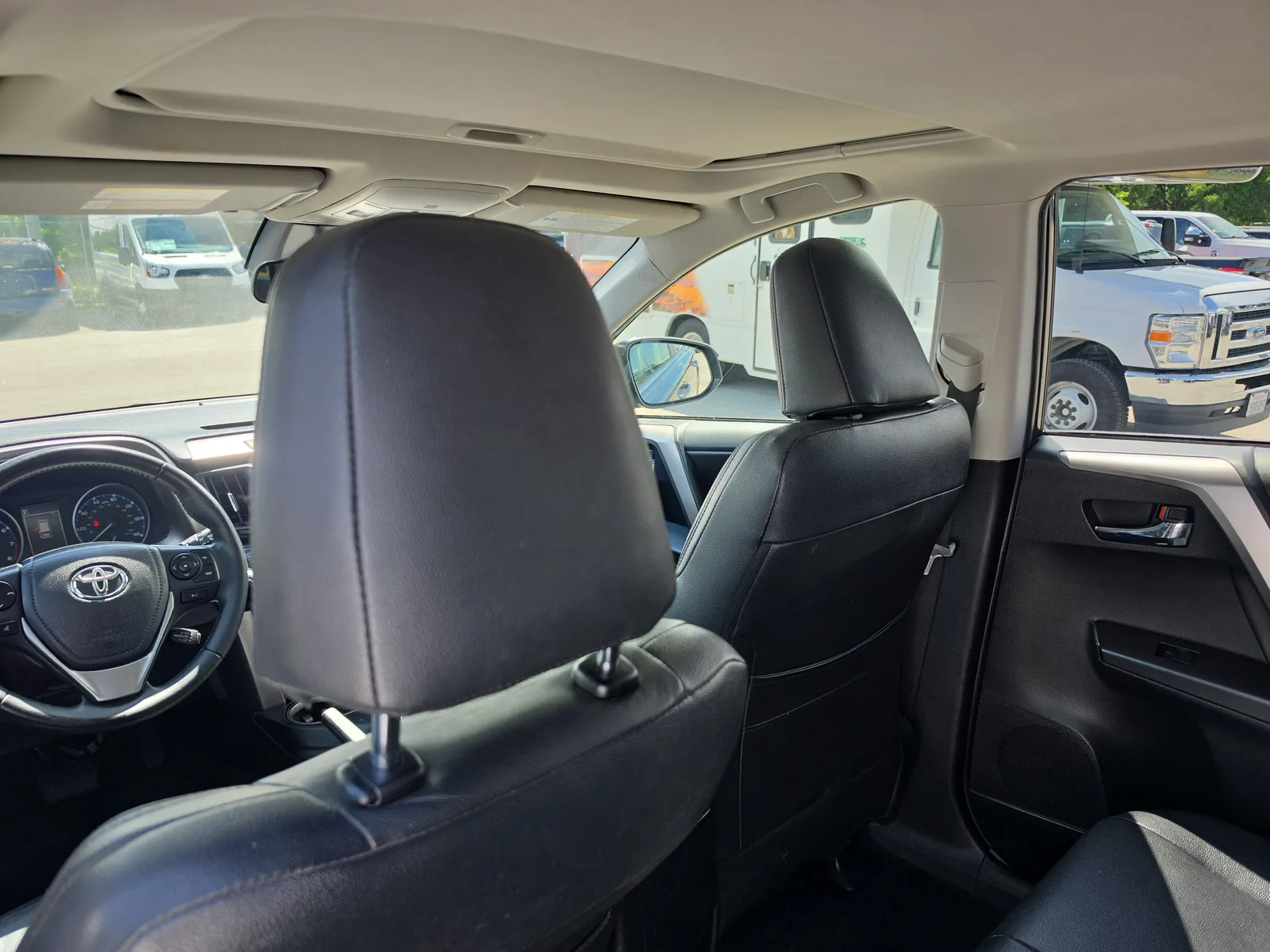 2017 Toyota RAV4 XLE photo 12
