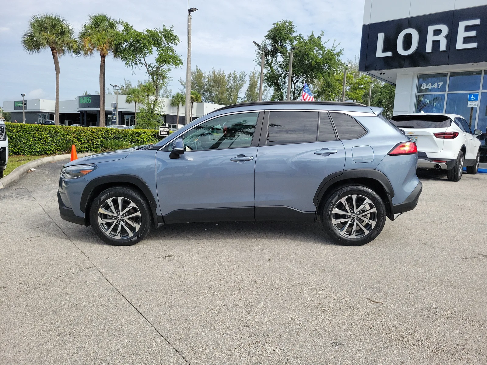 2023 Toyota Corolla Cross XLE photo 8