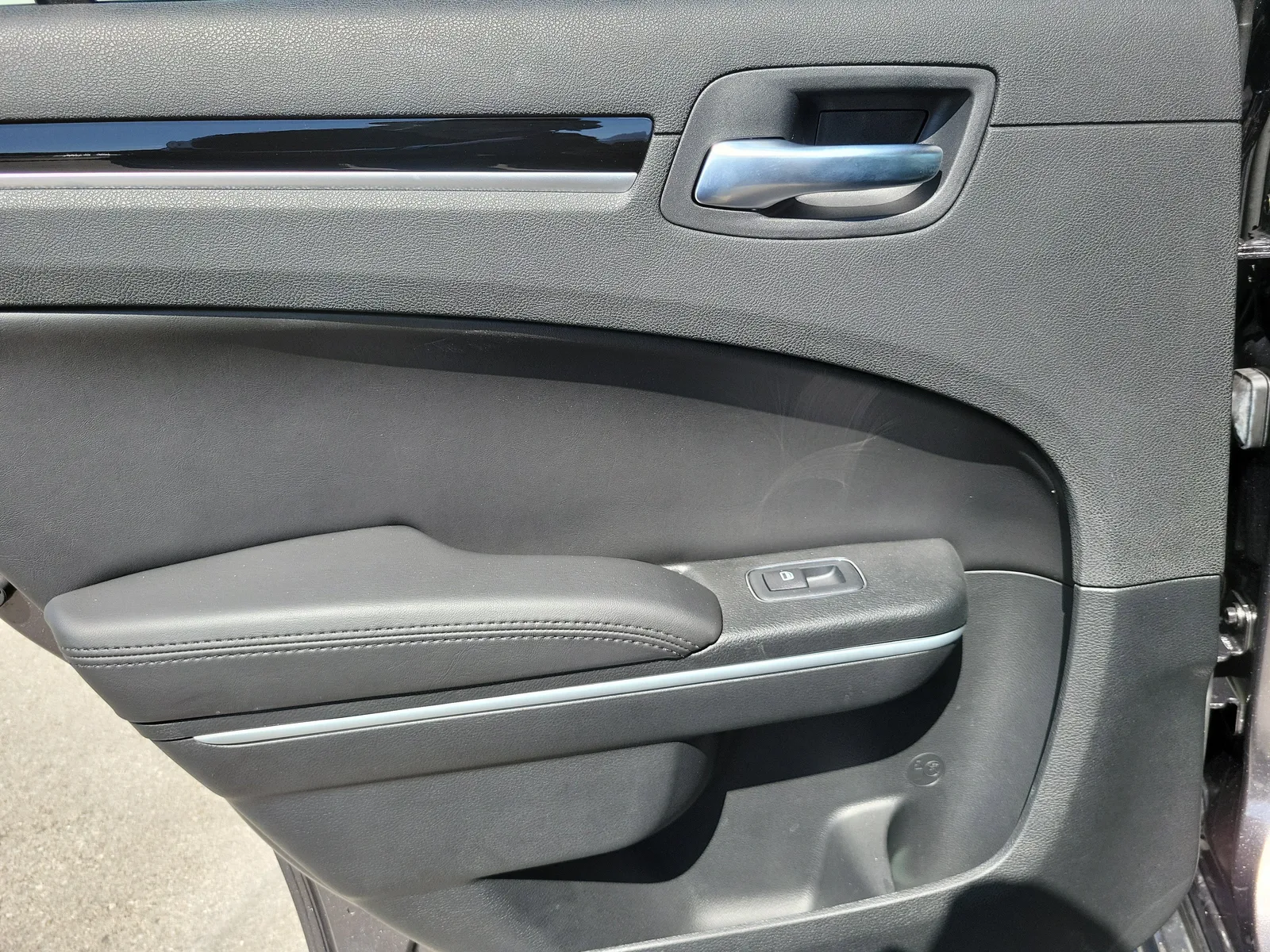 2023 Chrysler 300 Touring L photo 20