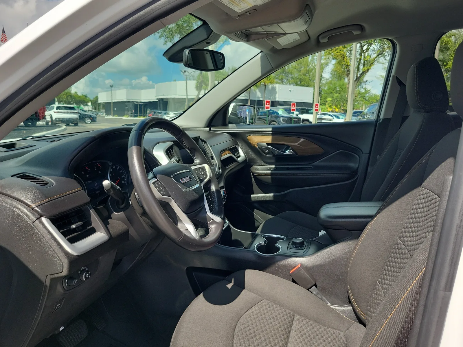 2020 GMC Terrain SLE photo 11