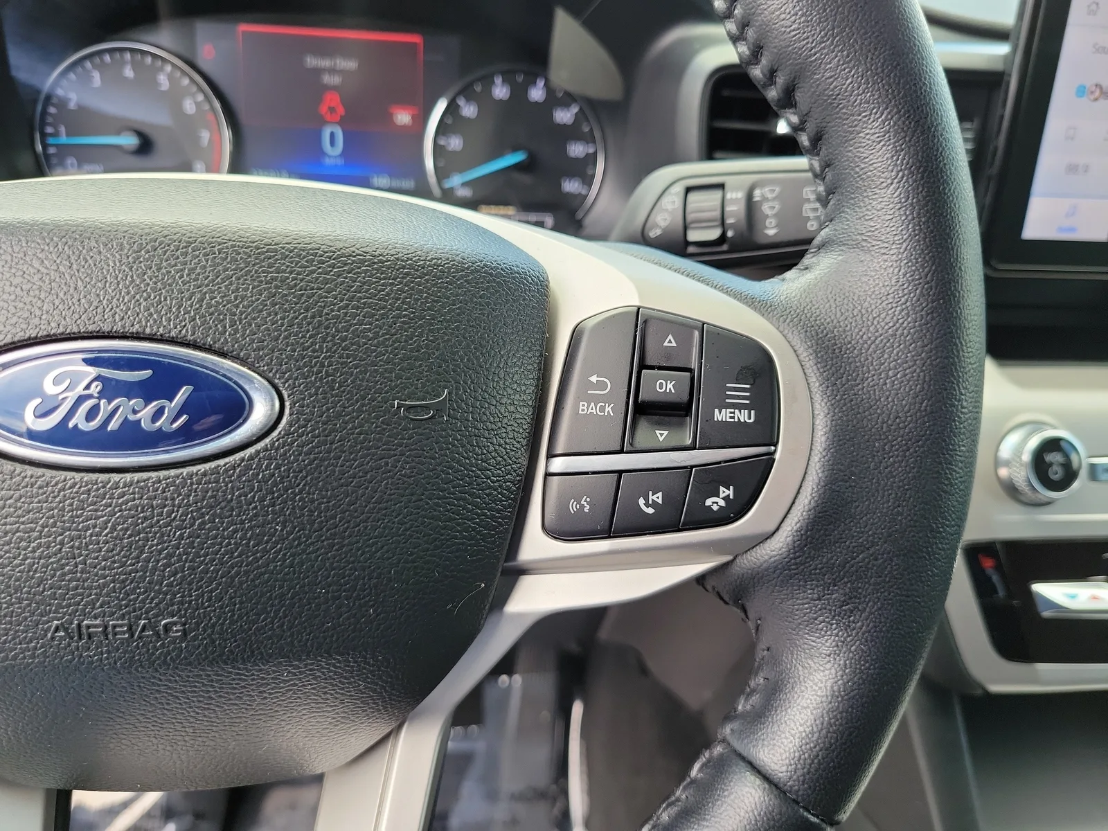 2023 Ford Explorer XLT photo 29