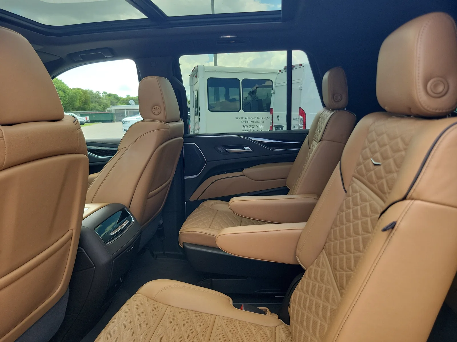 2023 Cadillac Escalade 4WD Premium Luxury photo 13