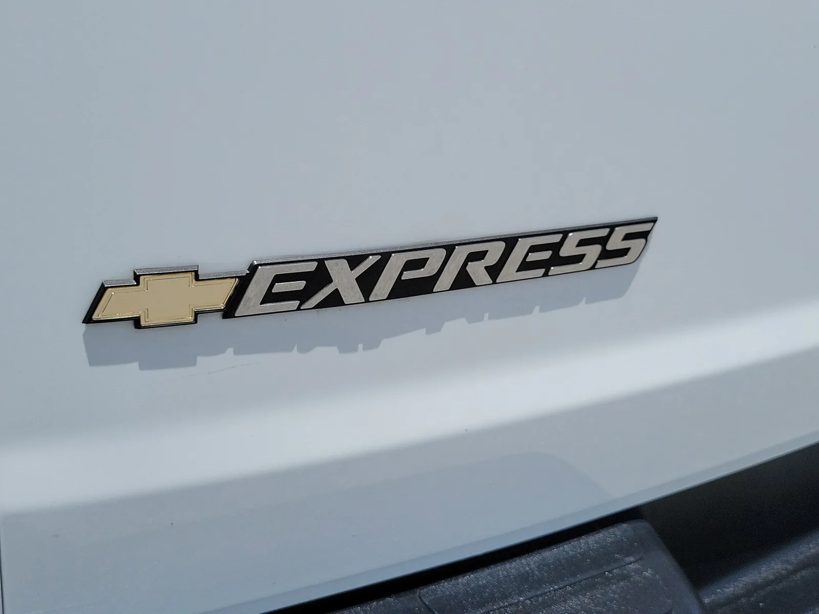 2025 Chevrolet Express Passenger LT photo 10