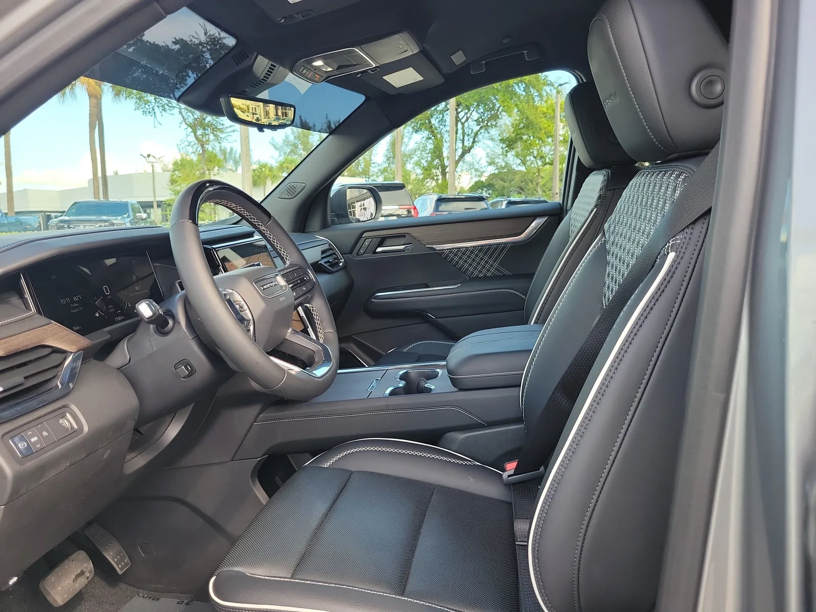 2025 GMC Acadia Denali photo 12