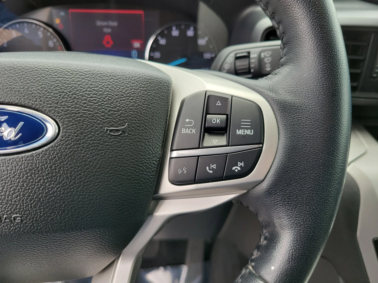 2023 Ford Explorer XLT photo 23