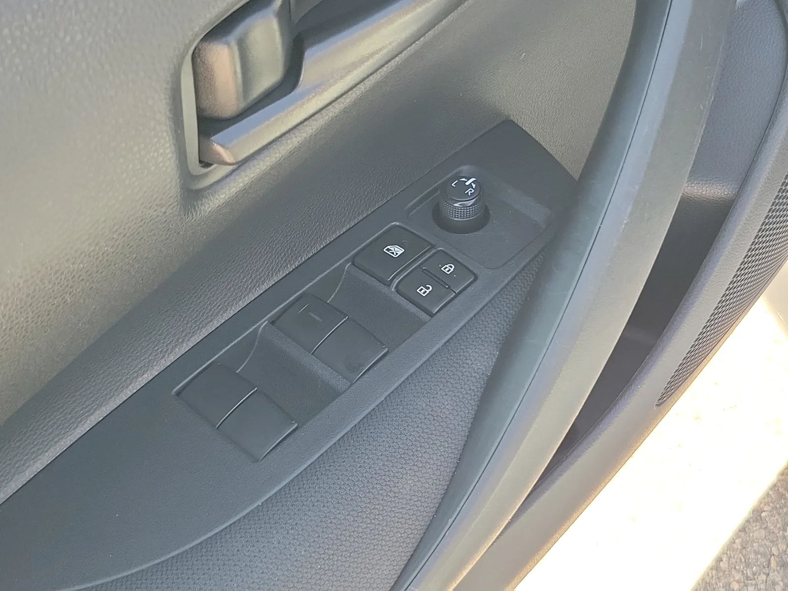 2024 Toyota Corolla LE photo 25