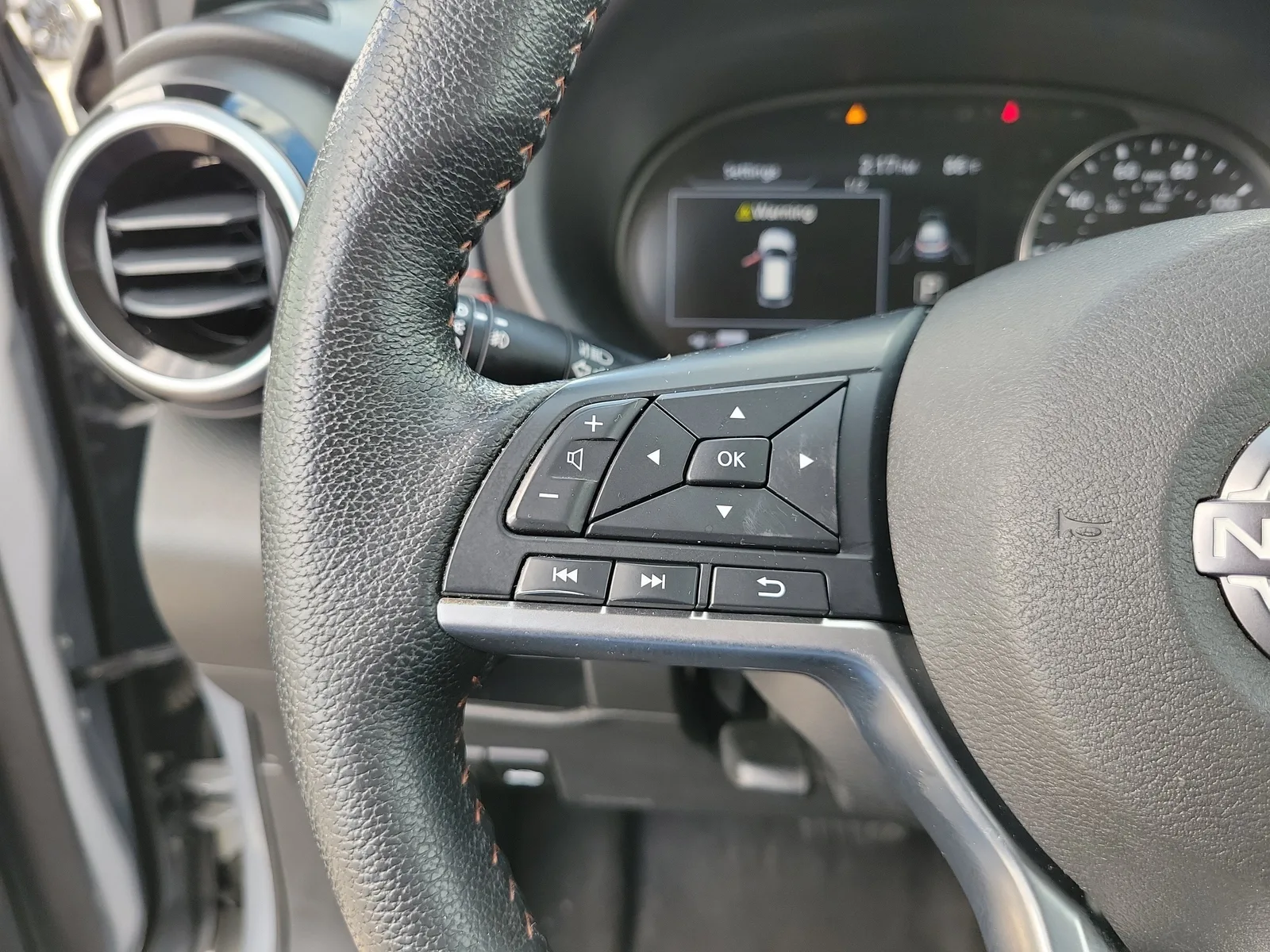 2023 Nissan Kicks SR photo 20
