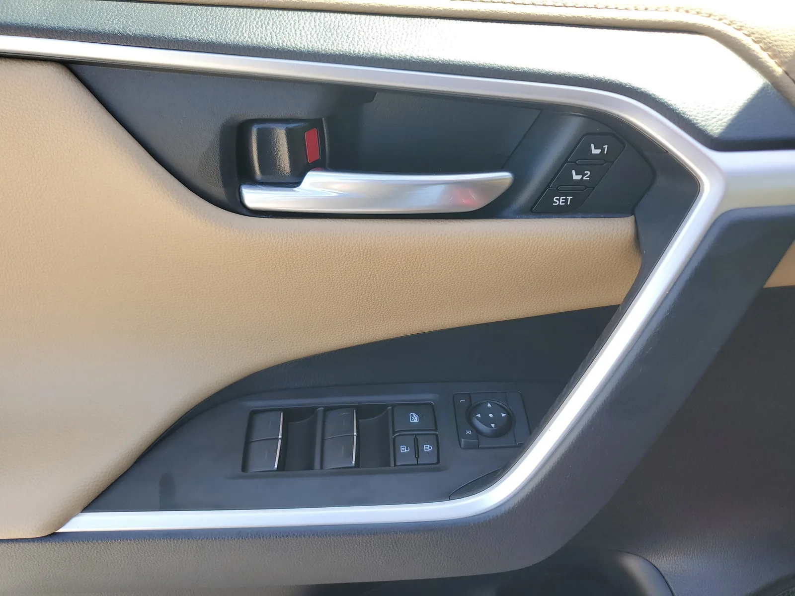 2023 Toyota RAV4 Limited photo 29