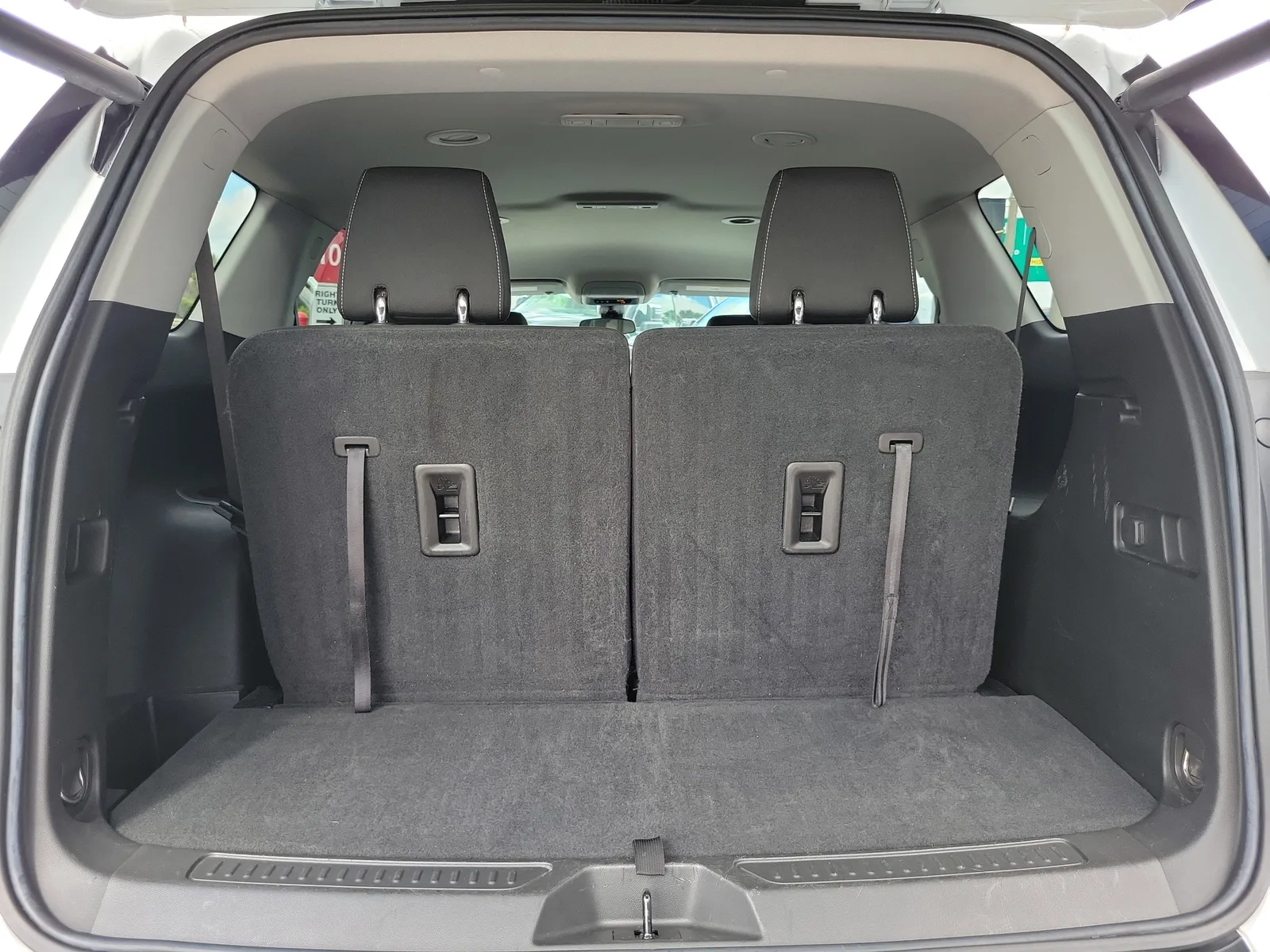 2023 GMC Acadia SLE photo 16