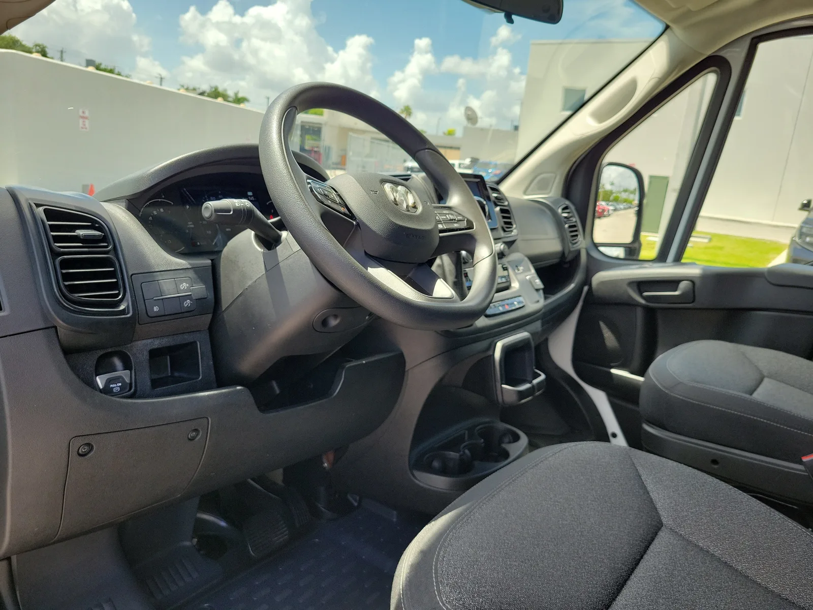 2025 RAM ProMaster Cargo Van Tradesman photo 9