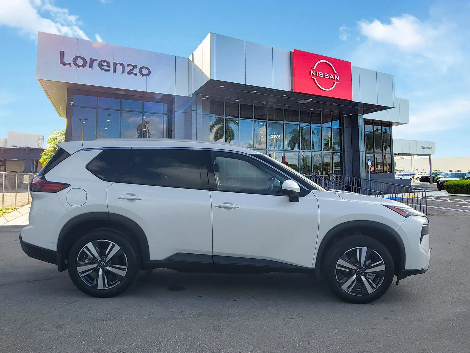 2025 Nissan Rogue SL photo 4