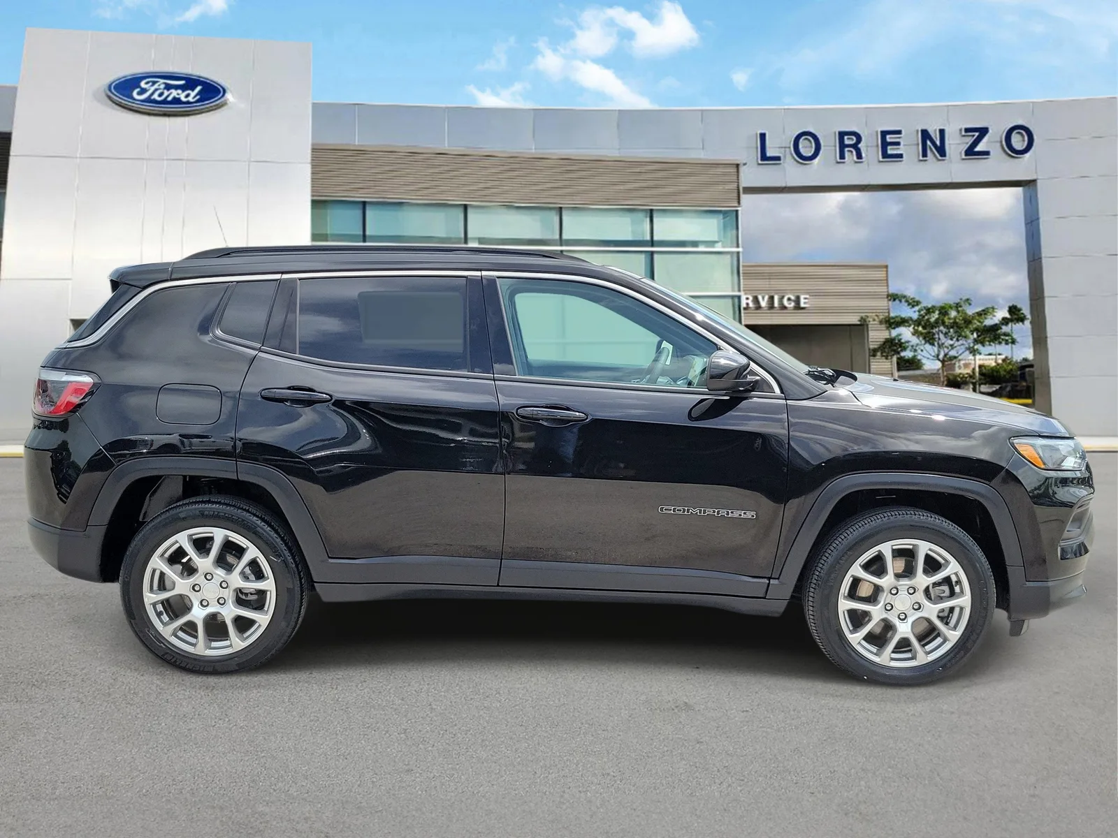 2023 Jeep Compass Latitude Lux 4WD photo 4