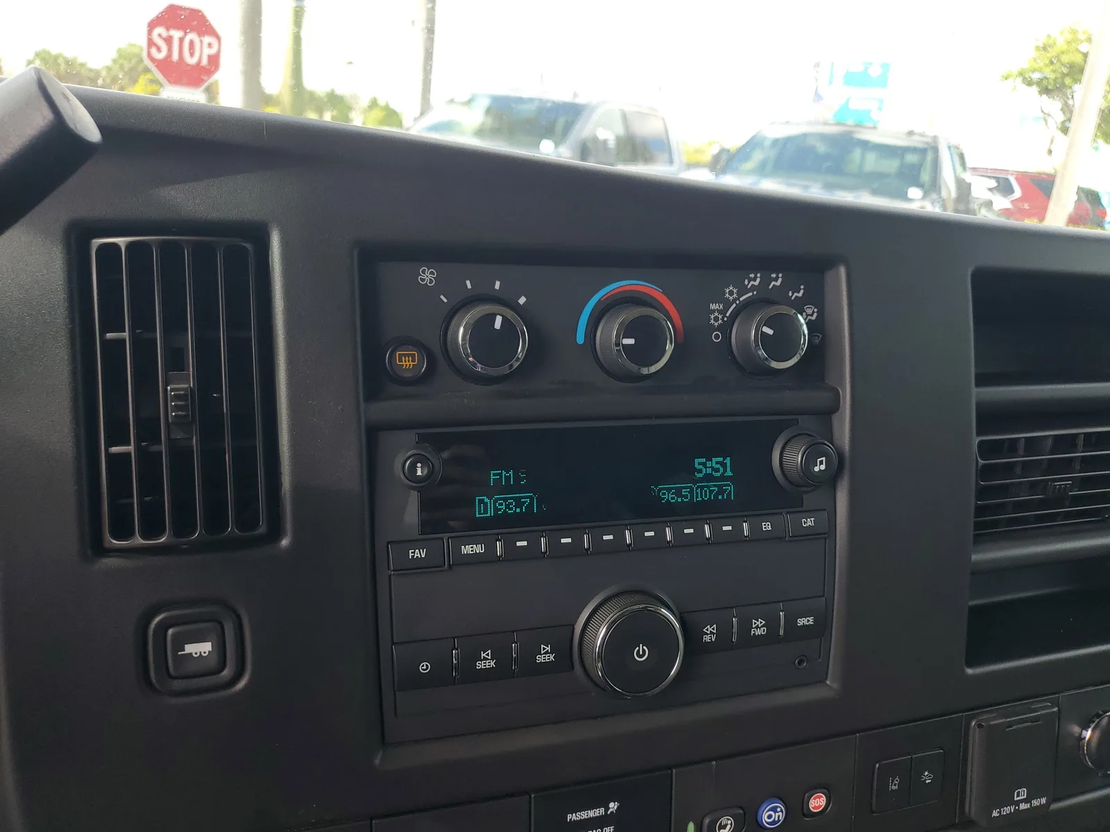 2020 Chevrolet Express Passenger 3500 1LT photo 19
