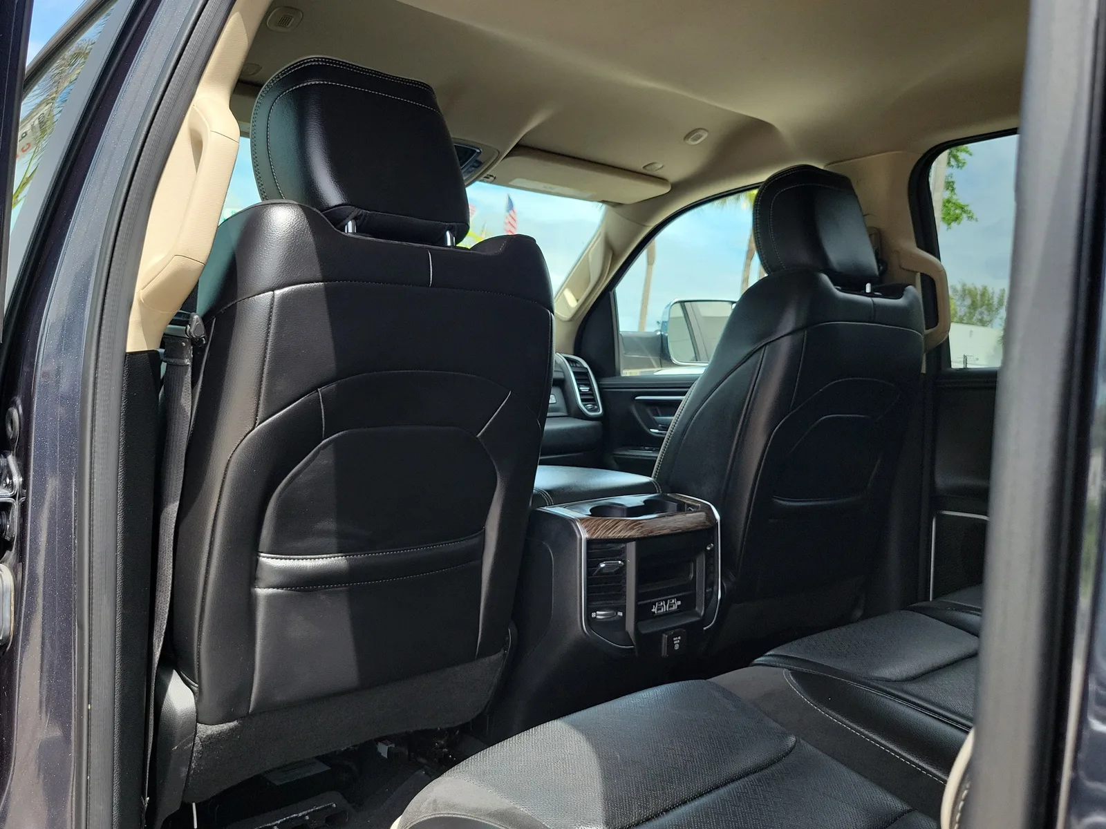 2019 RAM 1500 Laramie photo 14