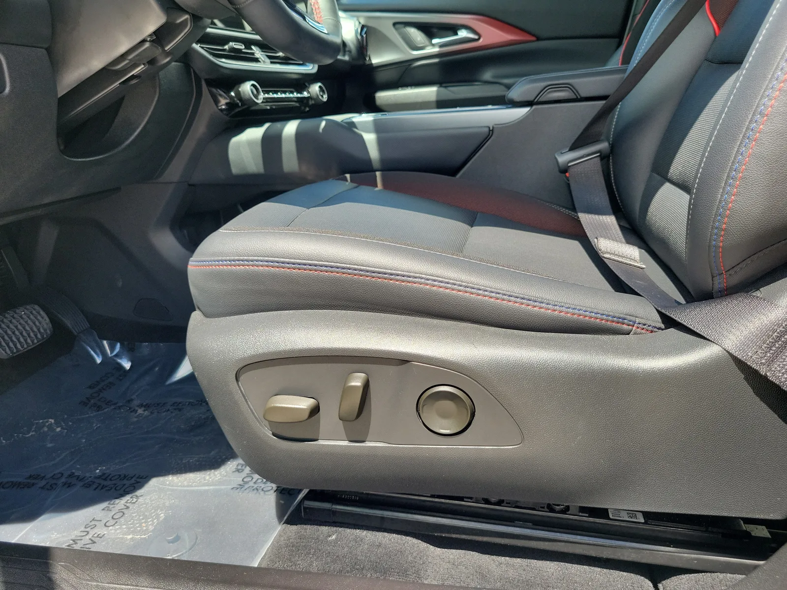 2024 Chevrolet Equinox EV RS photo 13
