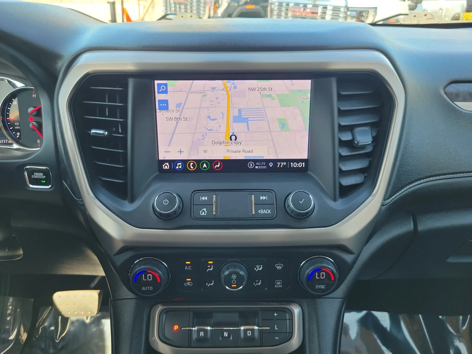 2022 GMC Acadia Denali photo 10