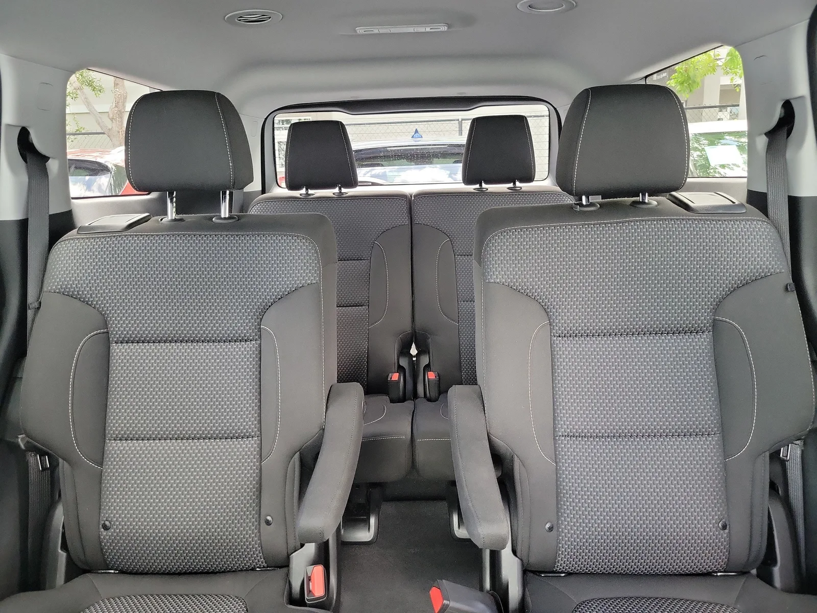 2023 GMC Acadia SLE photo 15