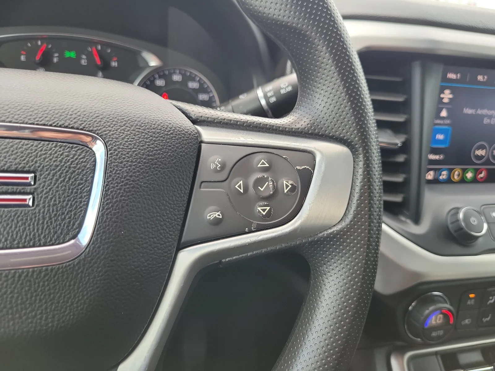 2023 GMC Acadia SLE photo 20