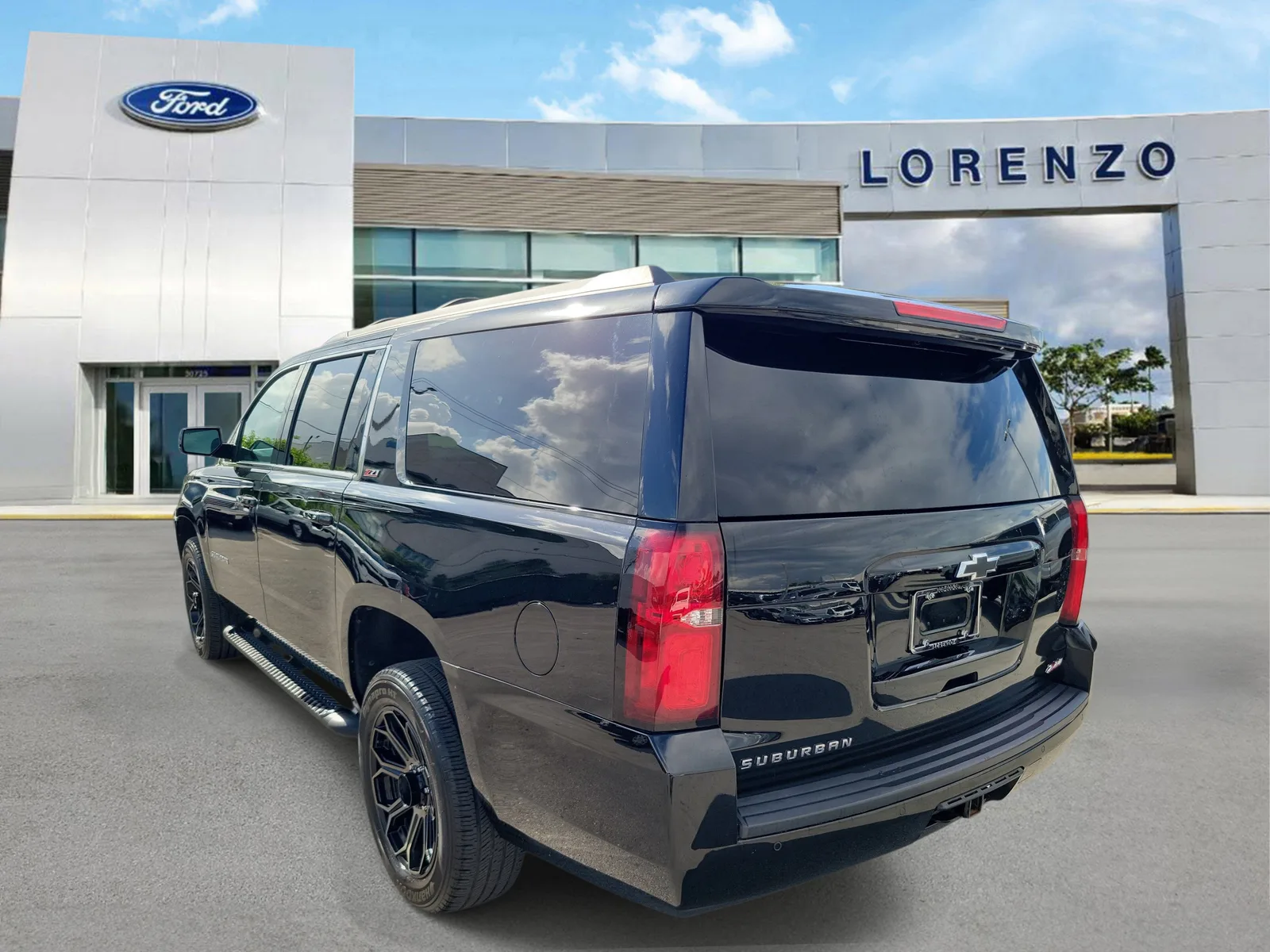 2020 Chevrolet Suburban LT photo 7