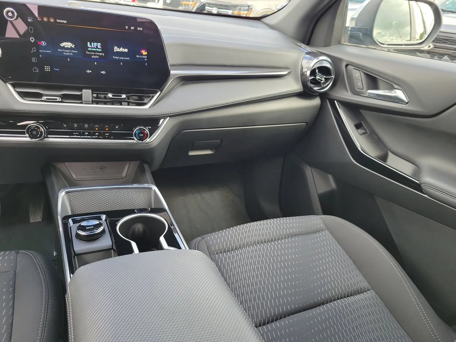 2026 Chevrolet Equinox FWD LT photo 17