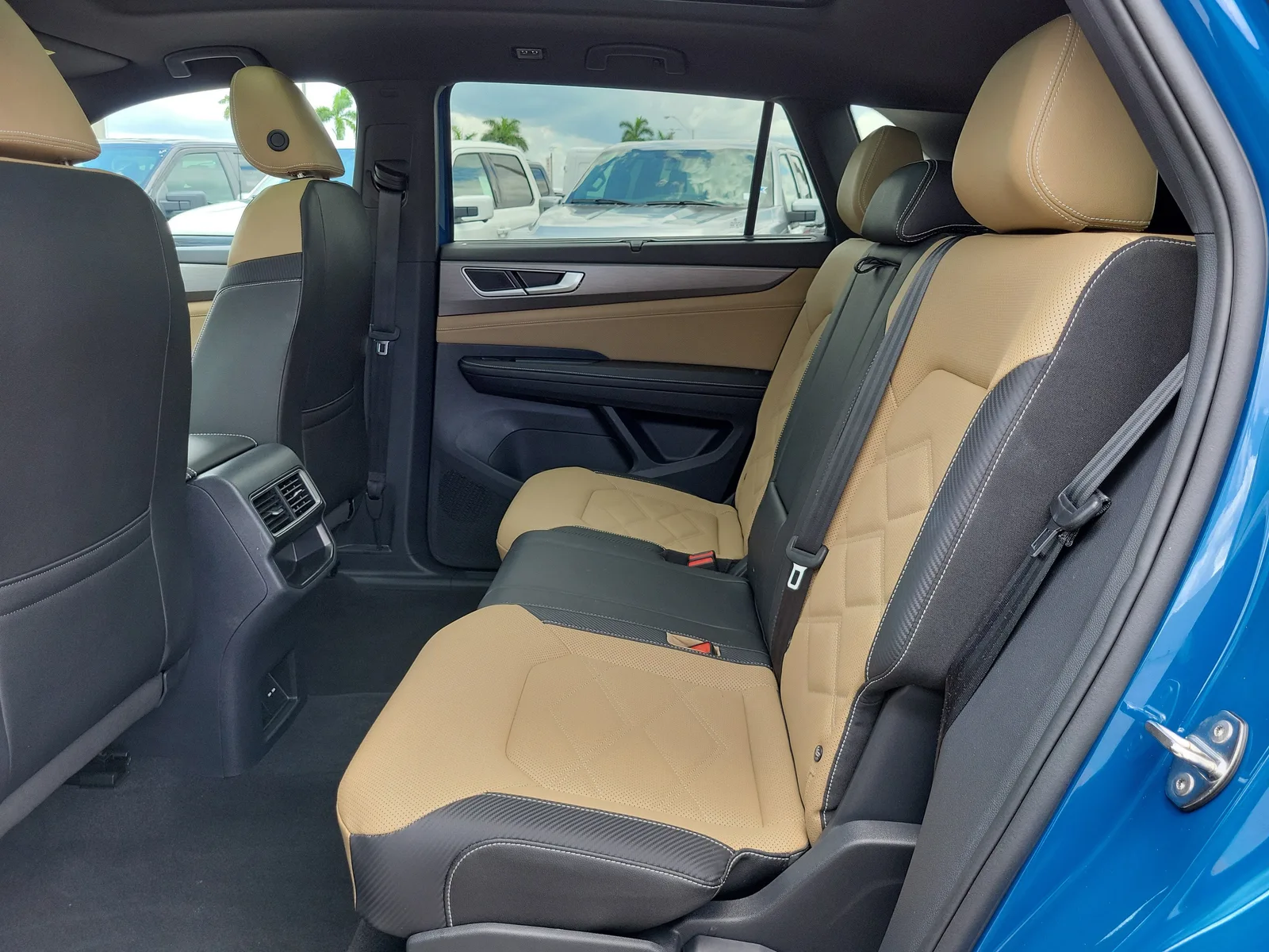 2025 Volkswagen Atlas Cross Sport 2.0T SE w/Technology photo 18